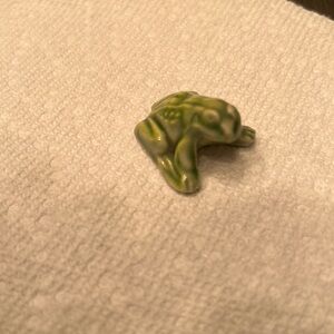 Vintage Wade Whimsie Red Rose Tea Frog Figurine